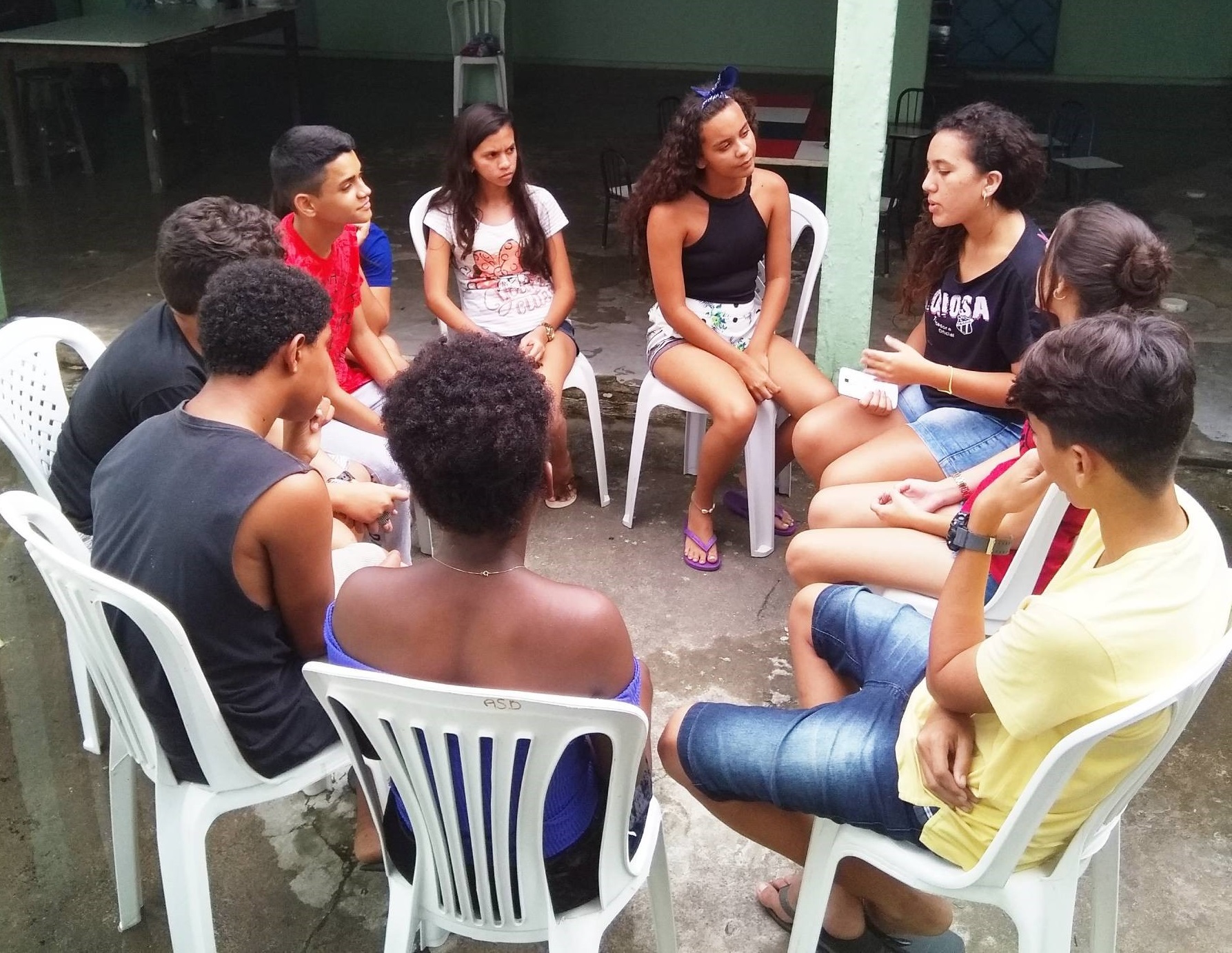 The MJPOP research team sits down for a meeting.